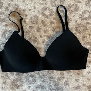 VS T-shirt bra. Lightly lined wireless 34c